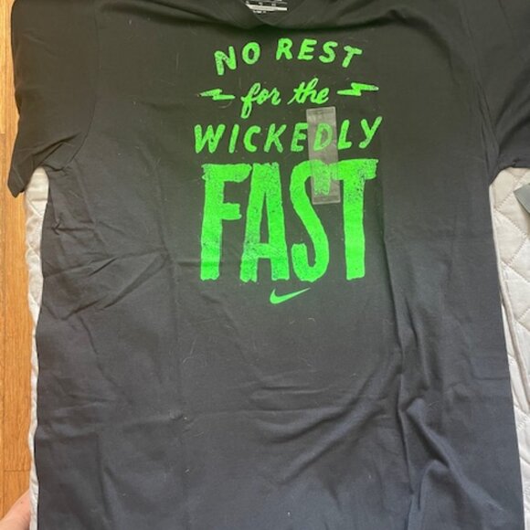 BRAND NEW NIKE ACTIVE TEE - Picture 1 of 1